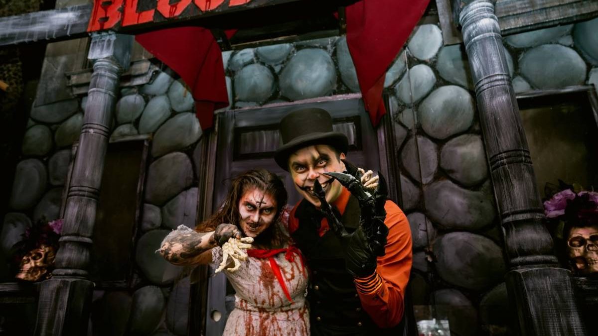 Blood Manor’s haunted house returns to the Tribeca studio behind Lincoln’s $5 portrait