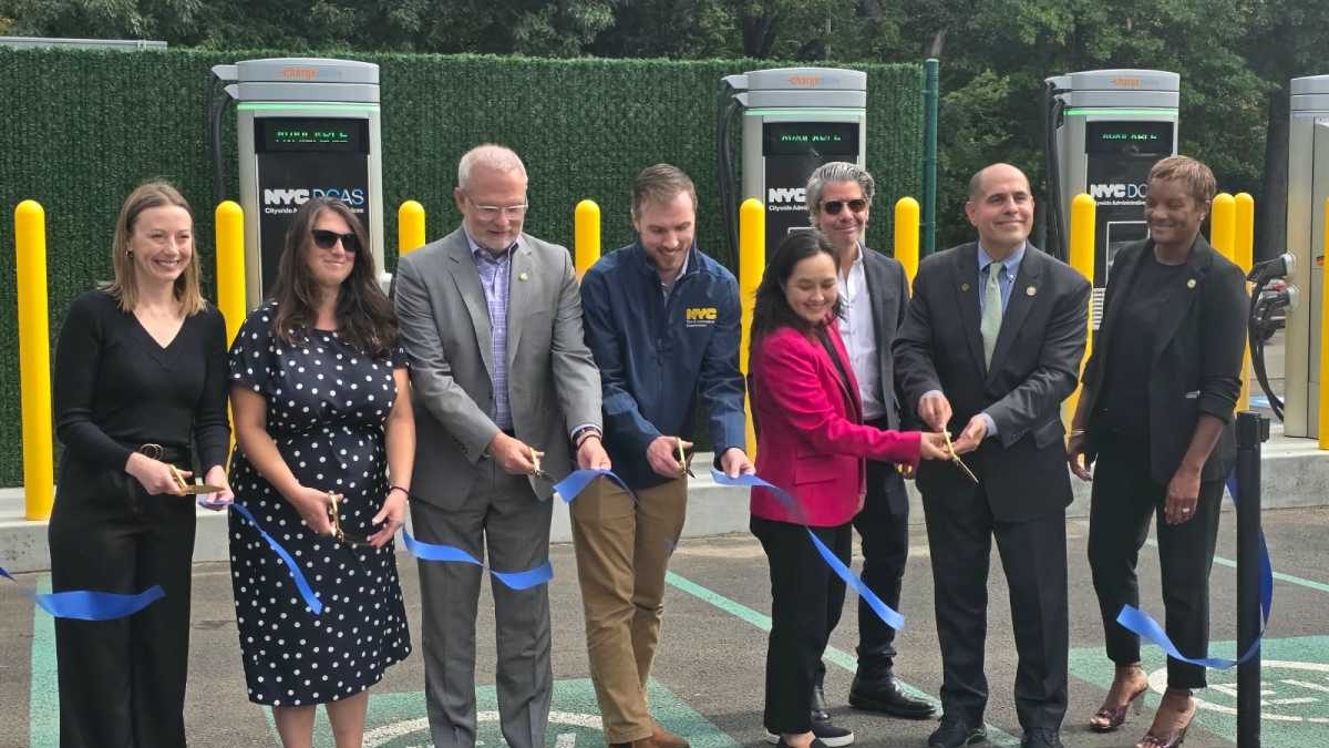 Queens drivers get 10 fast EV chargers in Forest Park: hours, rates, time limit