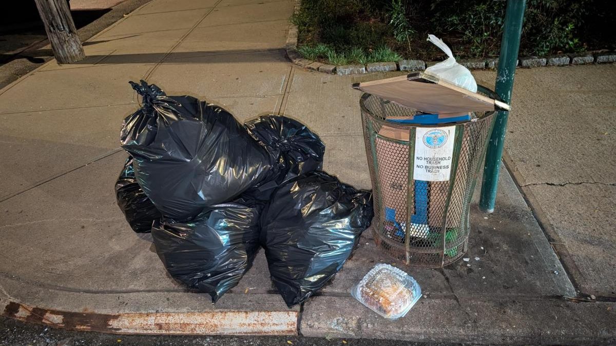 Staten Island woman collects $4,000 for reporting illegal dumping to DSNY
