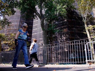 Parks says oak that dropped a limb on a hot dog vendor passed a check days earlier