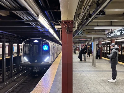 An A train arriving at 34th Street–Penn Station