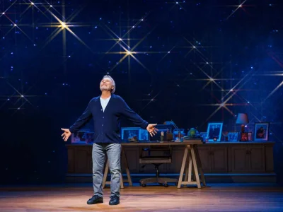 Billy Crystal’s one-man show 860 tells the story of the house he lost in a wildfire