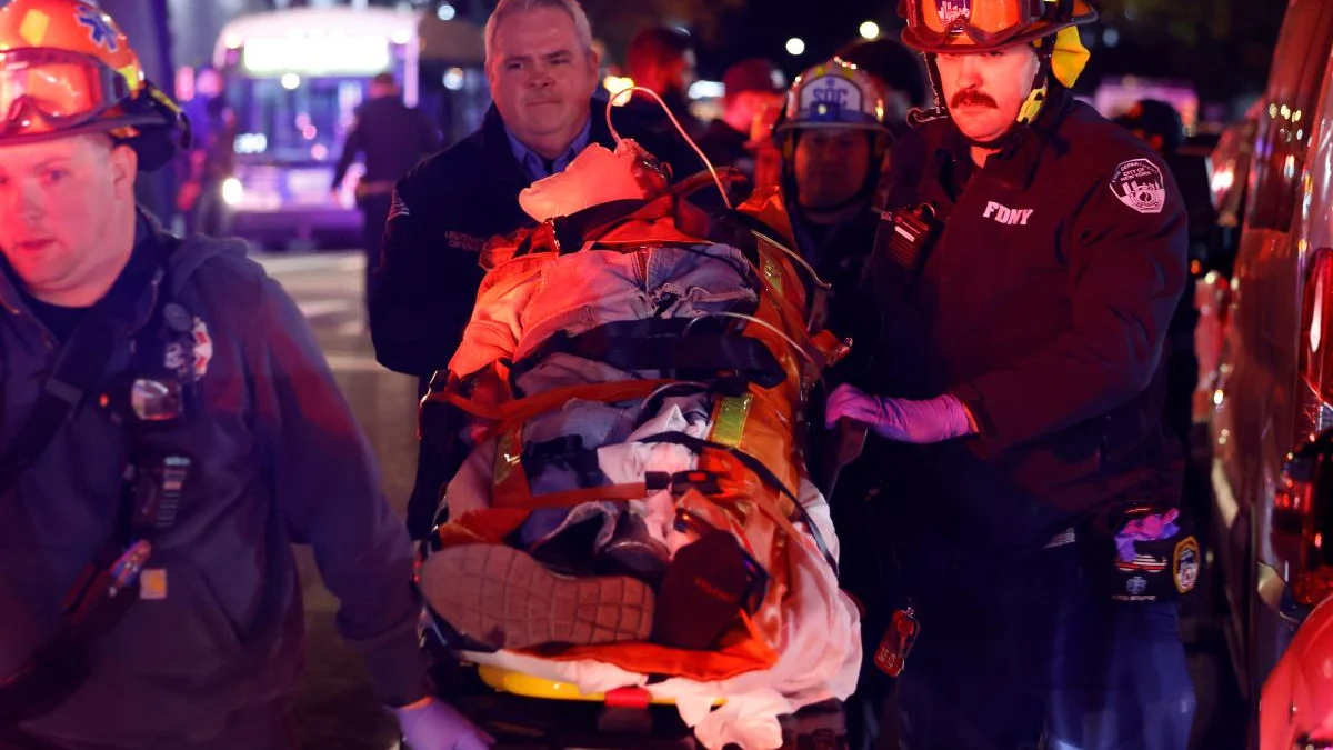 Two shot in Claremont, Bronx apartment building; man in custody after barricade, police say