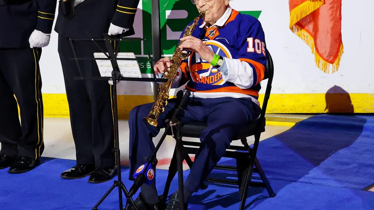 Floral Park’s 105-year-old WWII vet plays anthem again at Islanders opener