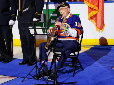 Floral Park’s 105-year-old WWII vet plays anthem again at Islanders opener