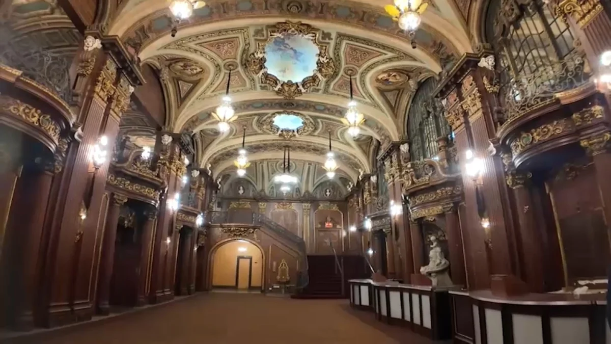 Loews Paradise Theatre in the Bronx starts a $50 million restoration drive