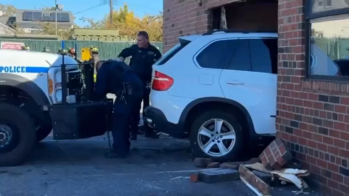 SUV ends up inside New Park Pizza’s dining room; driver and customer hurt