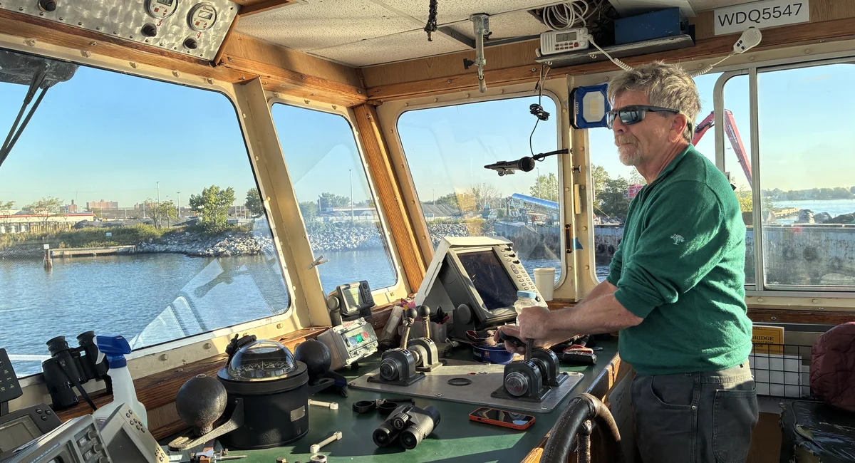 NYC tests freight by water with a 55-year-old boat carrying Bronx produce to Manhattan