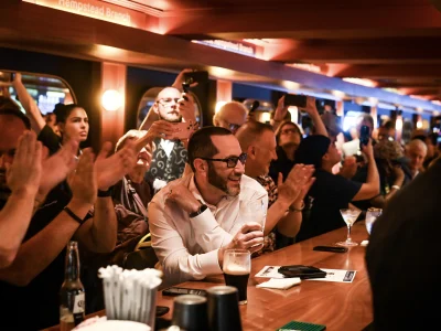 Tracks, the Penn Station commuter bar, is pouring again in the rebuilt LIRR concourse